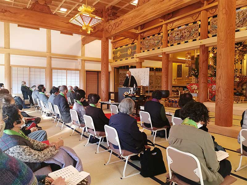 光照寺本堂での法要